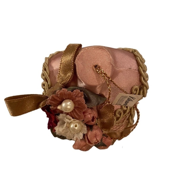 💕Katherine’s Collection Victorian Ballerina Bust Form Ornament - Picture 5 of 7